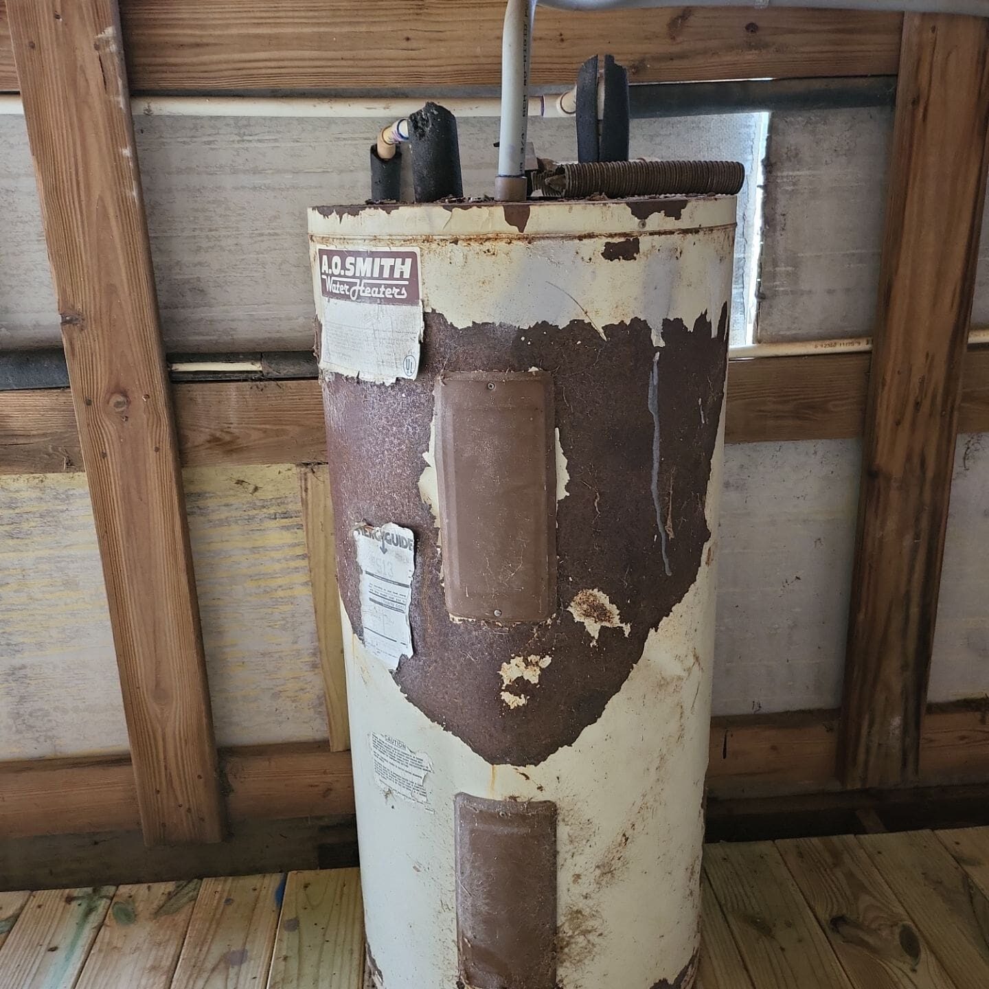 Old rusted water heater showing signs of wear and leaks did not prevent water heater leaks.